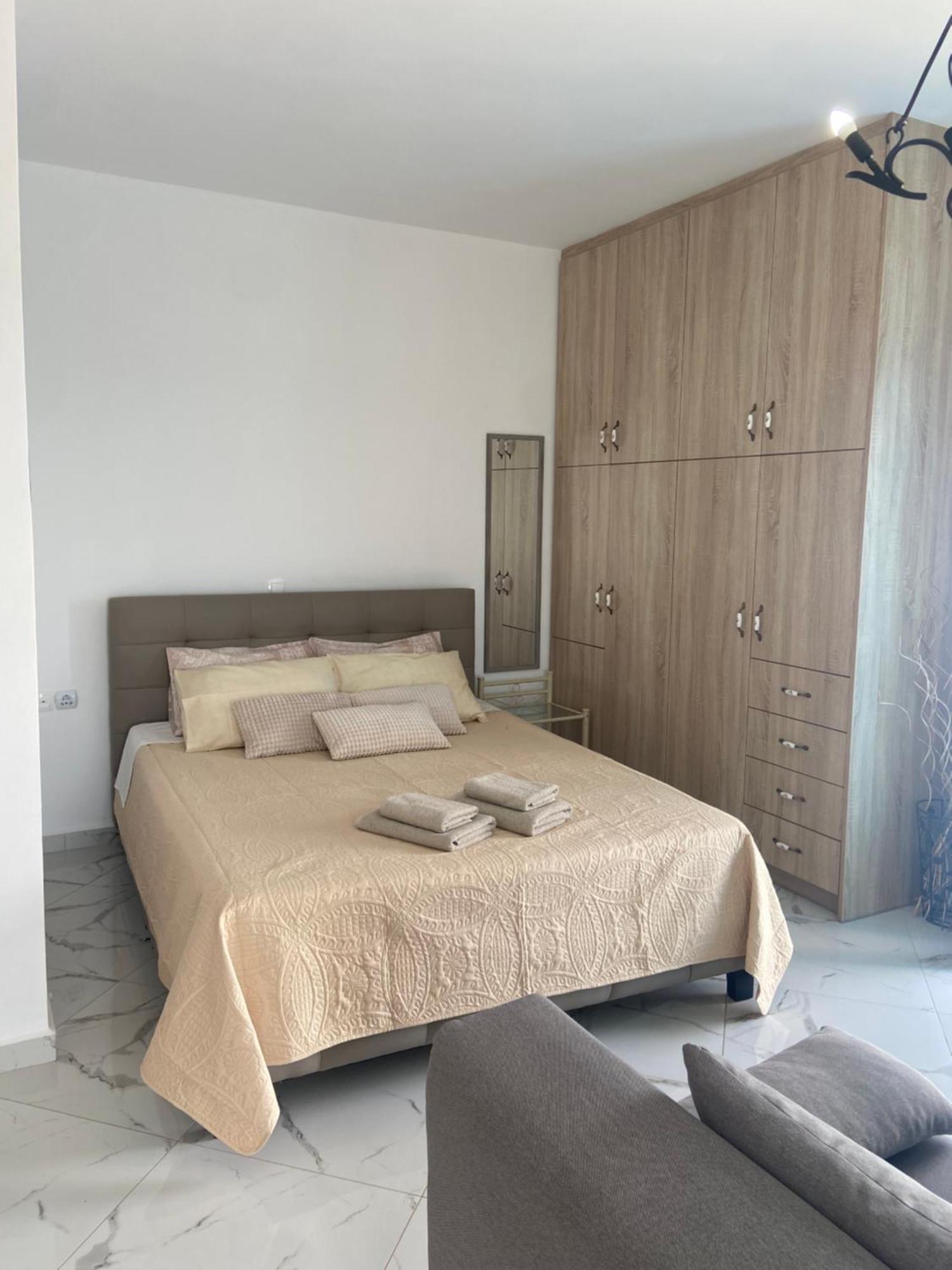 Yulie'S Orama Apartamento Areopoli Exterior foto