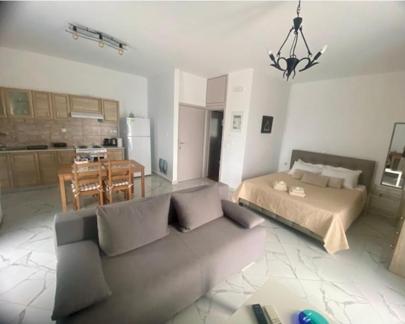 Yulie'S Orama Apartamento Areopoli Exterior foto